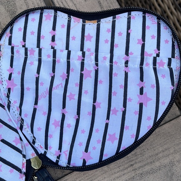 Betsey Johnson Luv Betsey Fushia Heart Wristlet - Picture 10 of 11